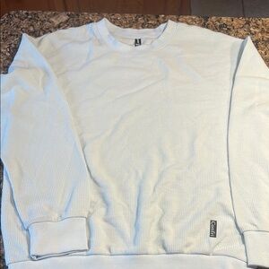 Comfrt light blue waffle-knit crewneck shirt - size M